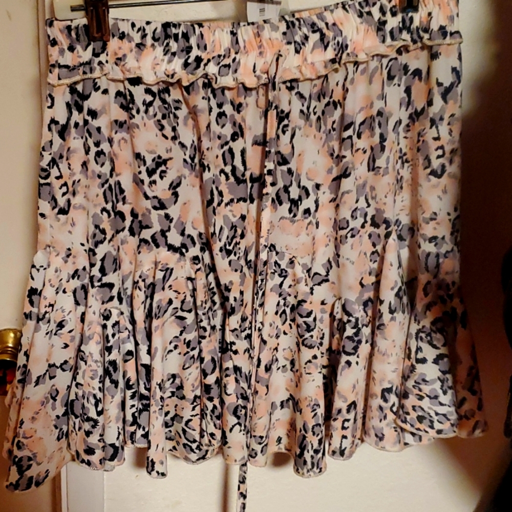 Stretch waist flowy skirt
